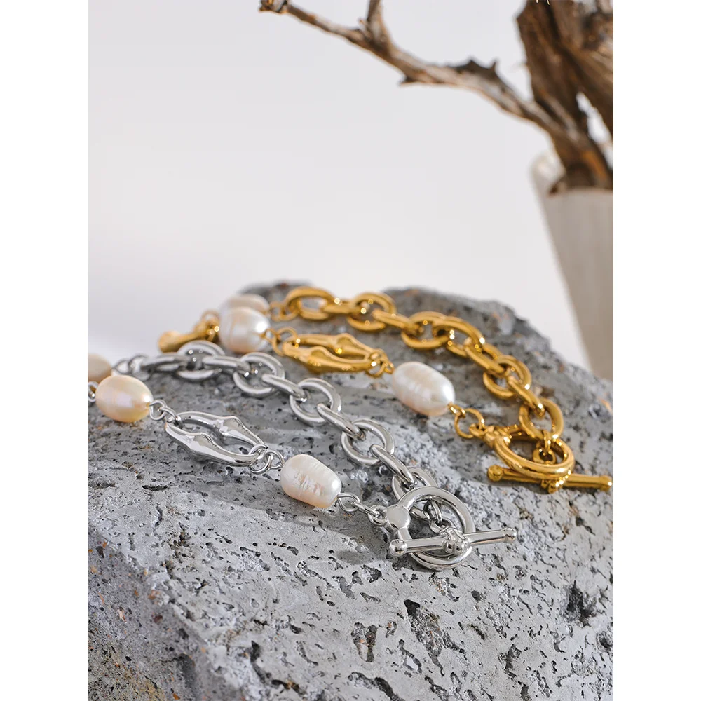 Sovict Pearl Link Toggle Bracelet