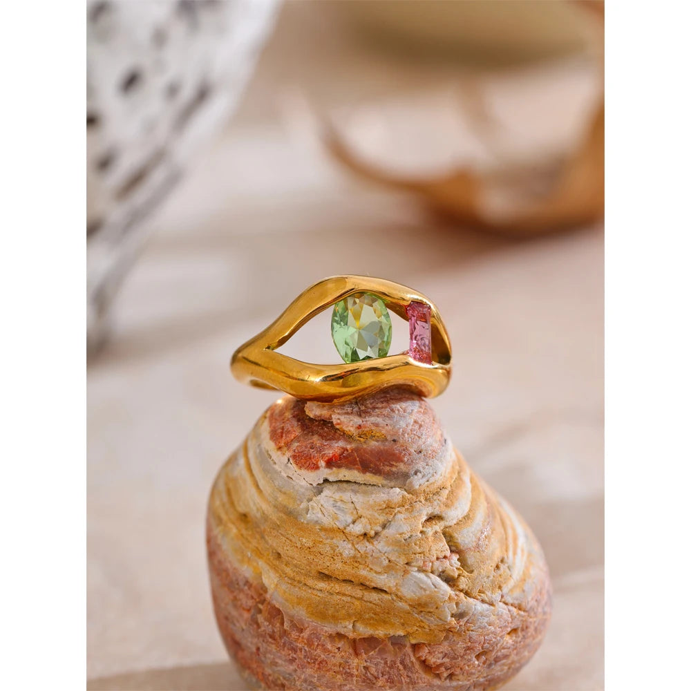Sovict Crystal Kiss Ring