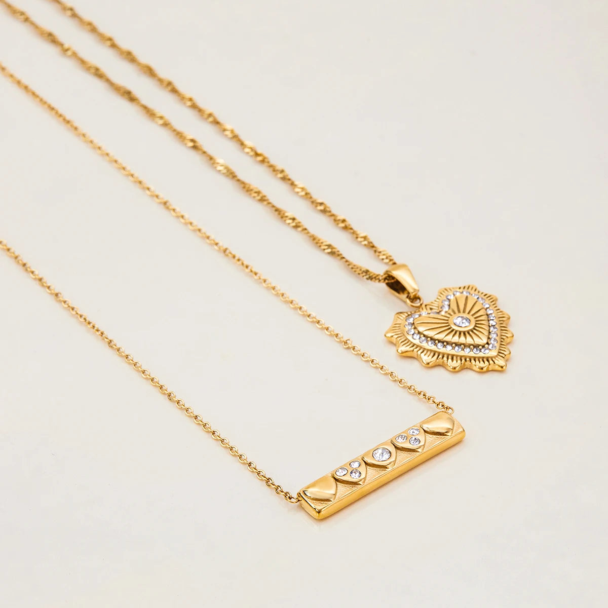 Sovict Ribbed Heart Pendant Necklace