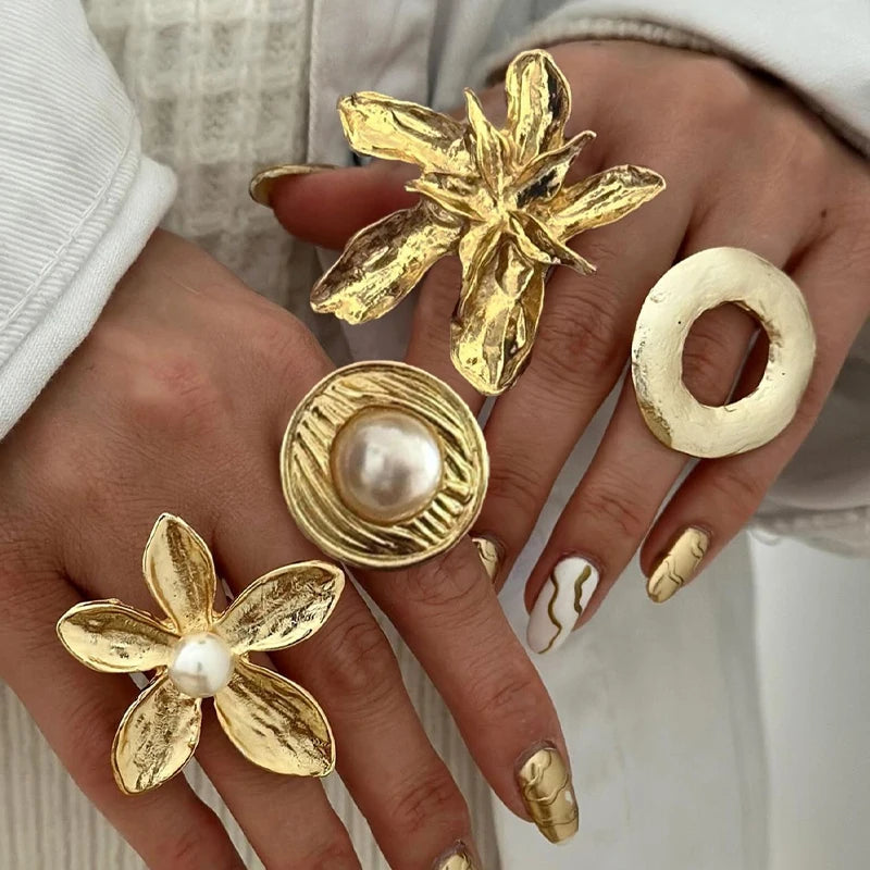 Sovict Sculpted Bloom Ring Set