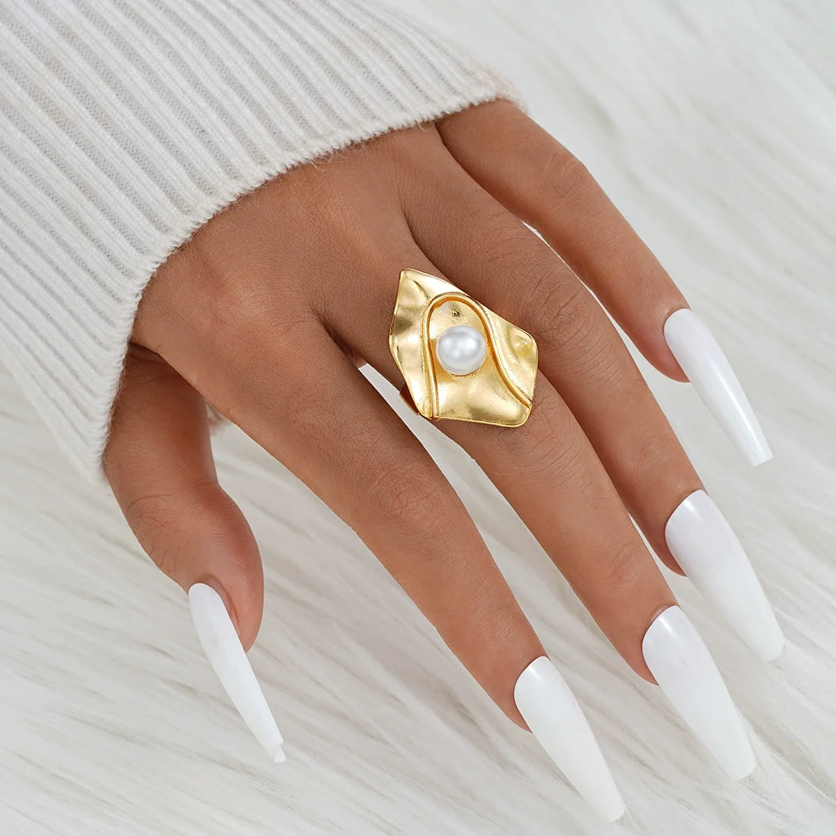 Sovict Sculpted Bloom Ring Set