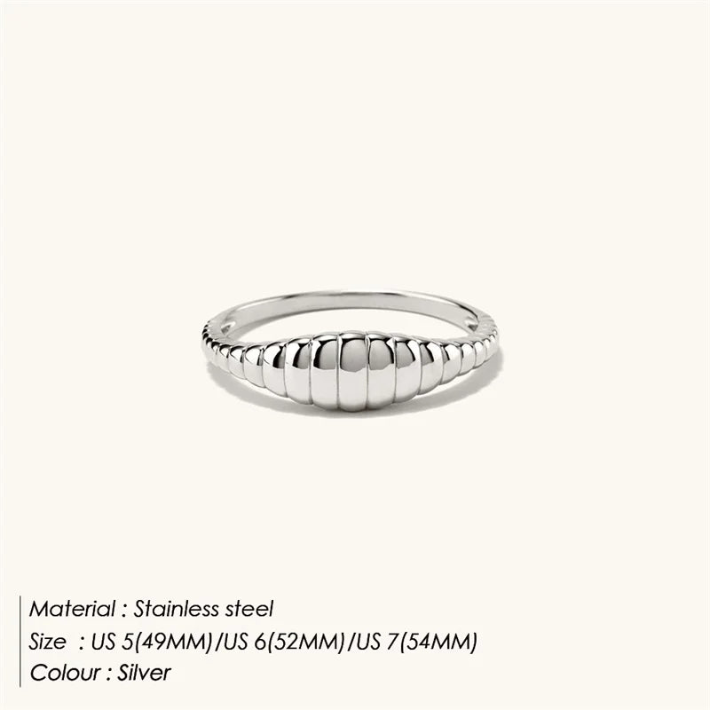 Sovict Croissant Tail Ring