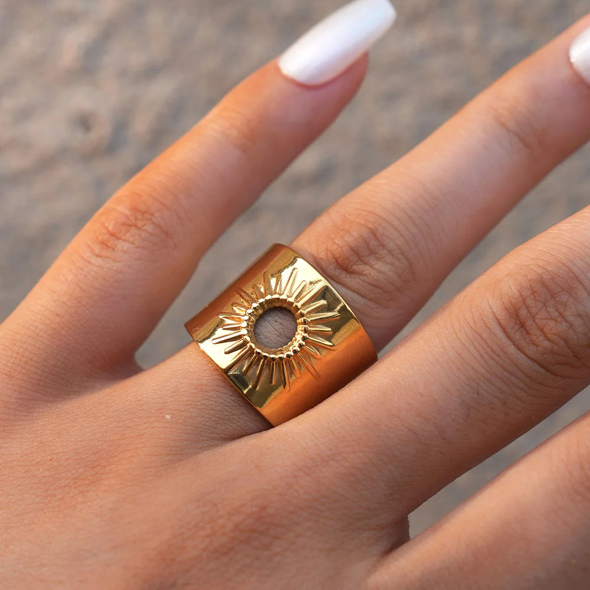 Sovict Hollow Sun Band Ring