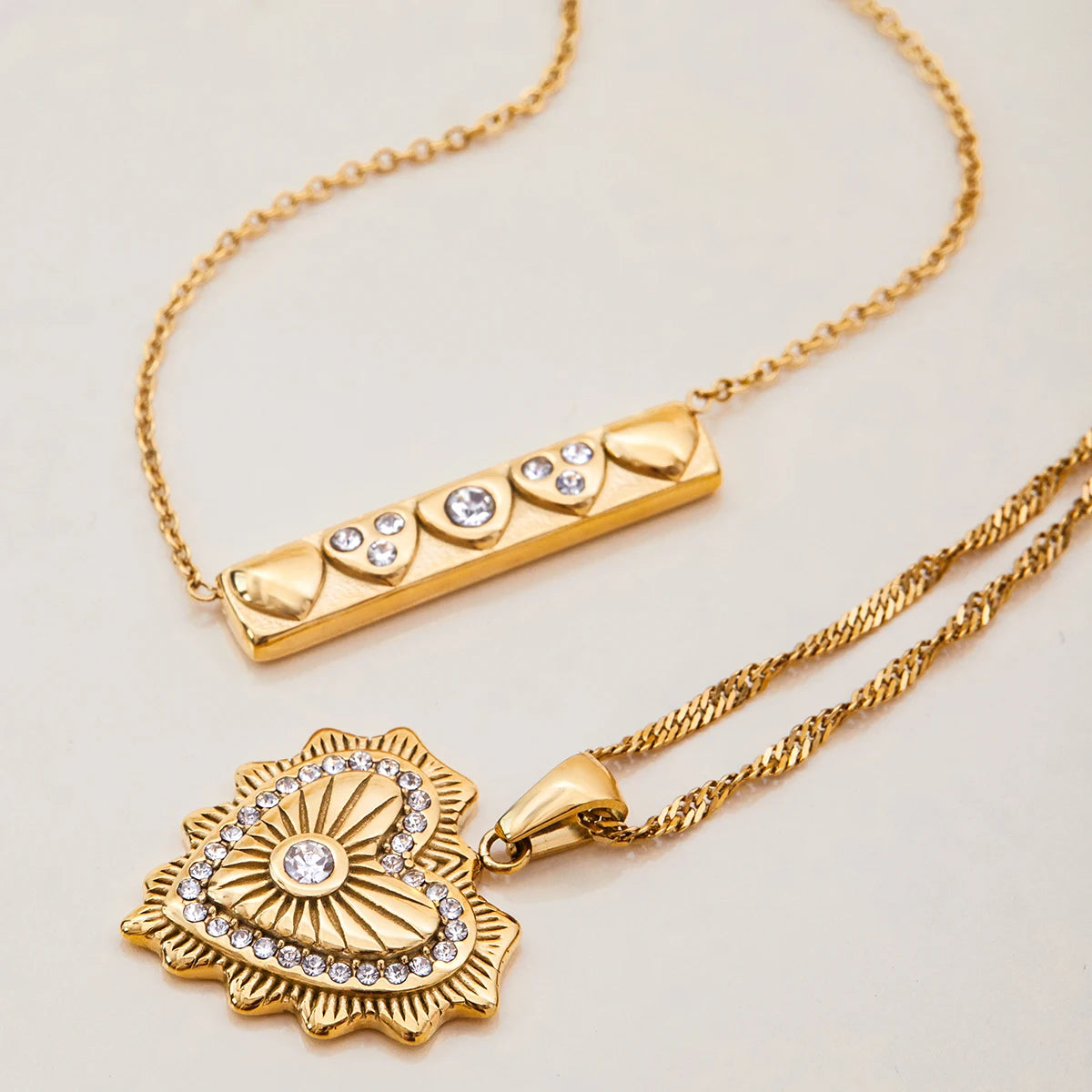 Sovict Ribbed Heart Pendant Necklace
