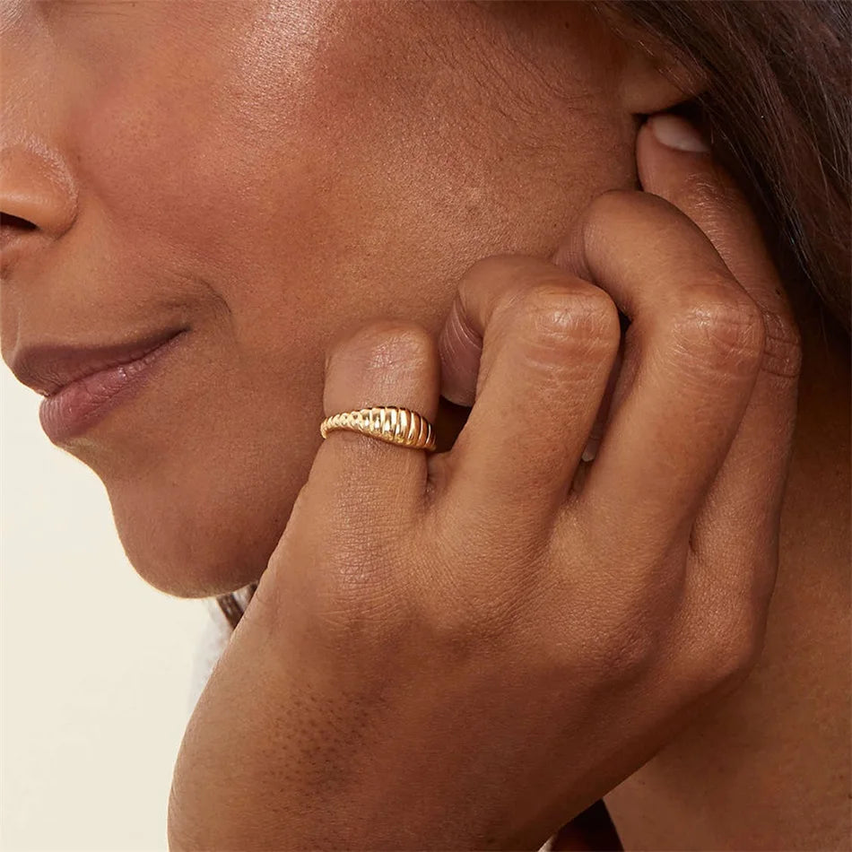 Sovict Croissant Tail Ring