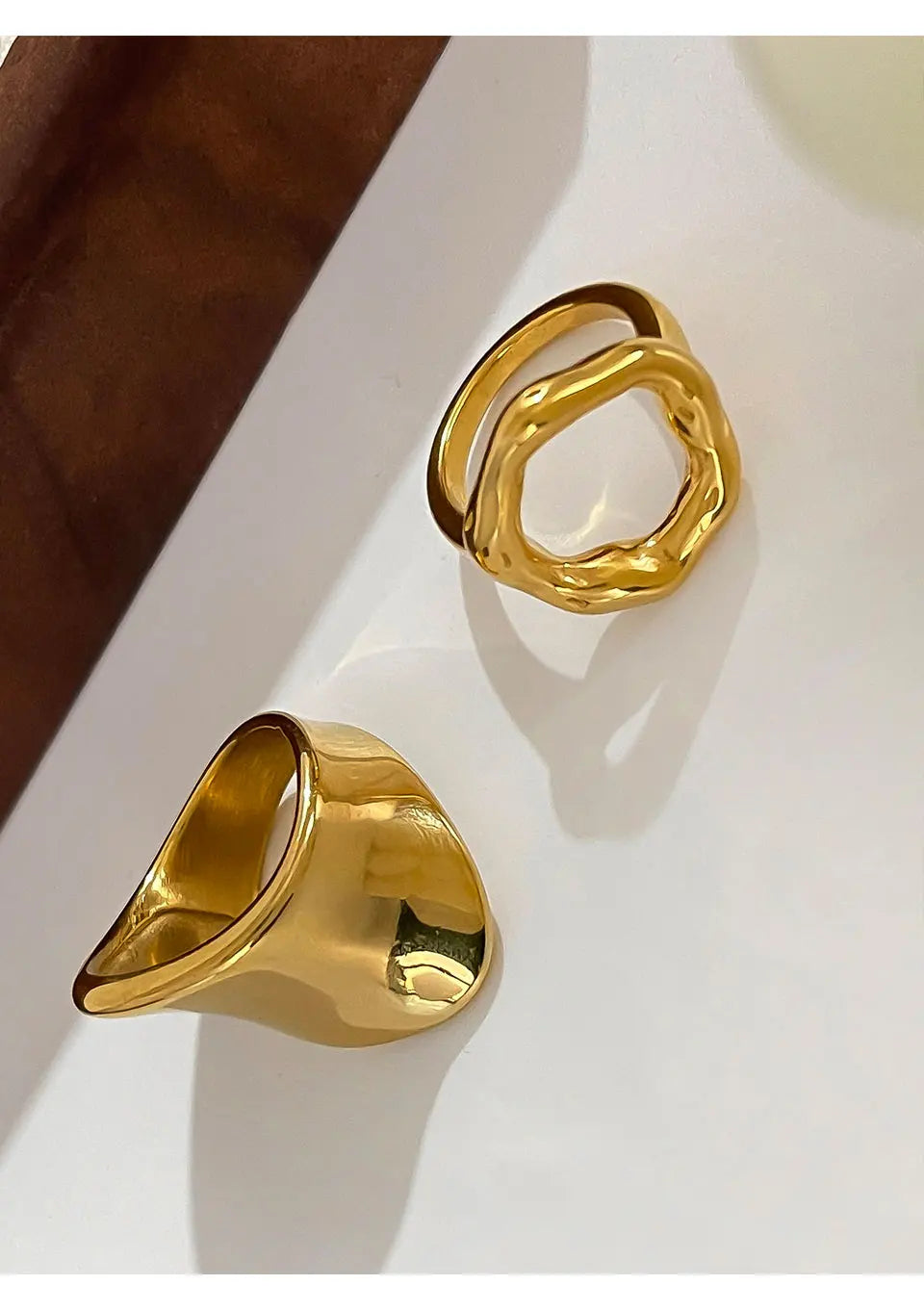 Sovict Sculpted Minimal Ring