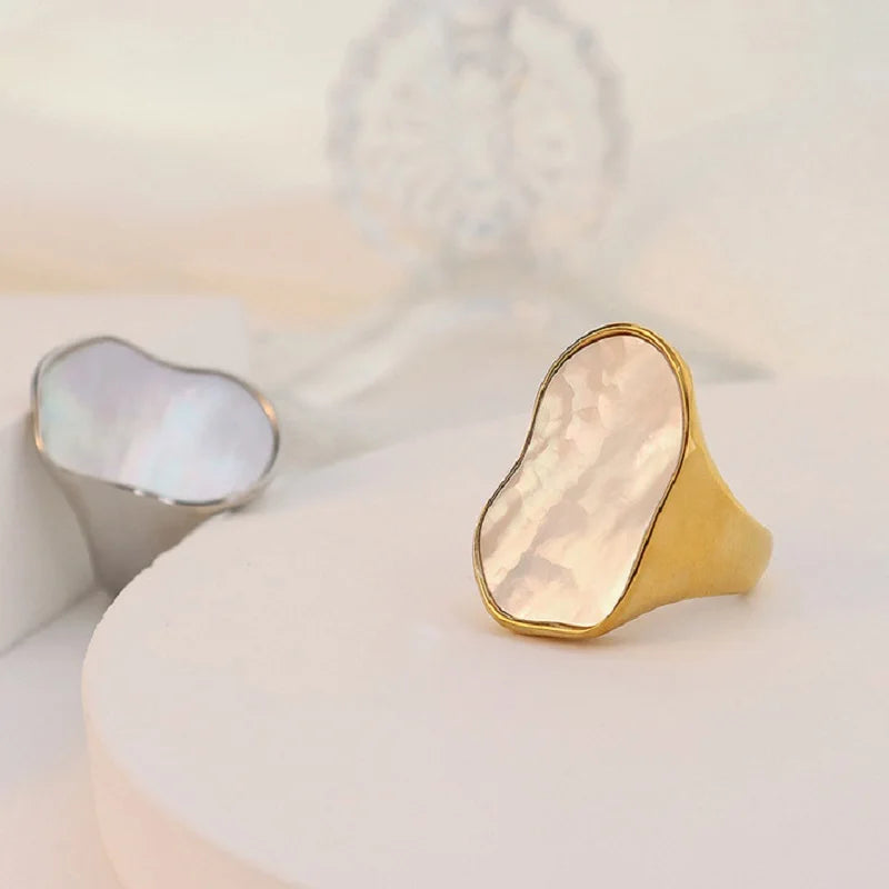 18K Gold Shell Statement Ring – Irregular Geometric Design