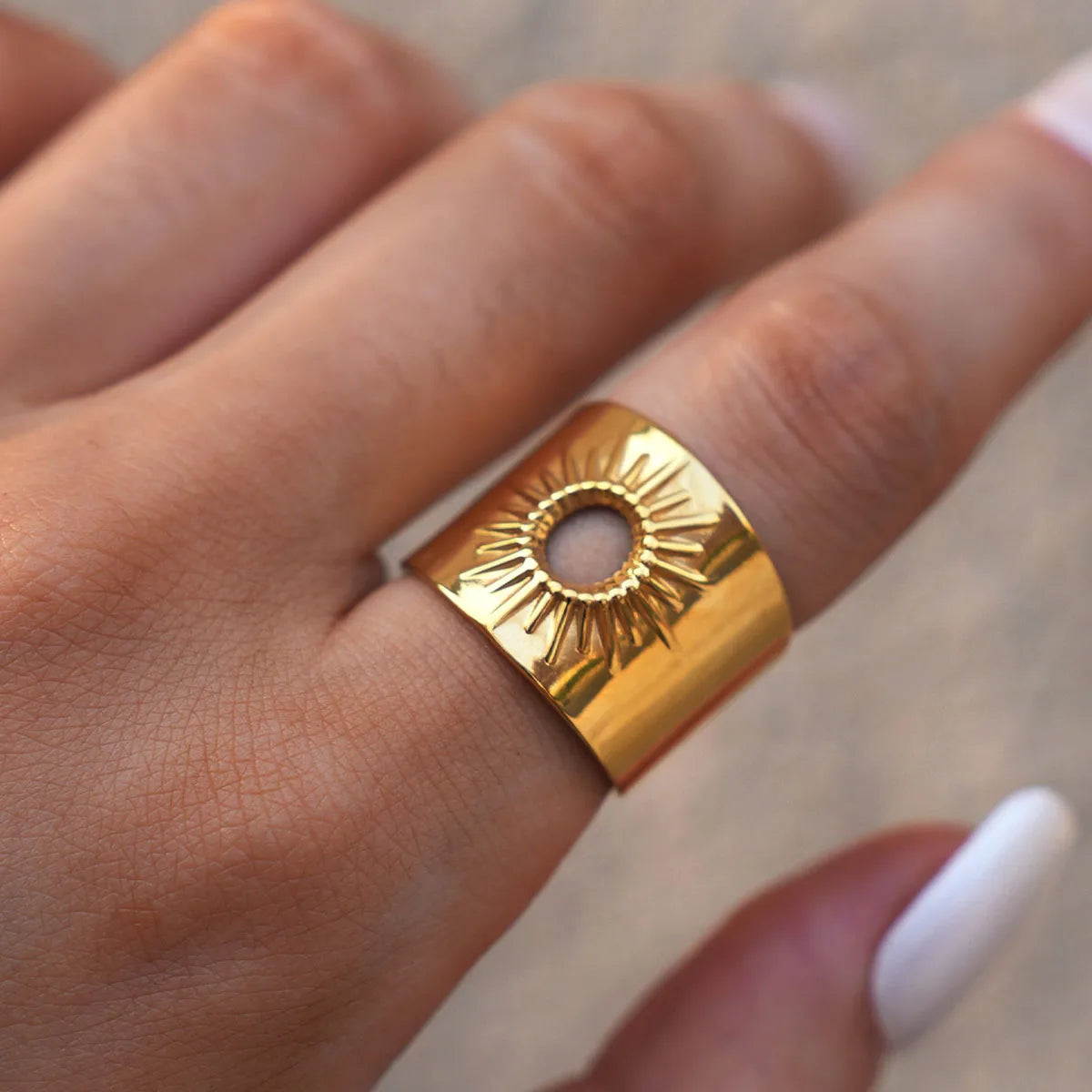 Sovict Hollow Sun Band Ring