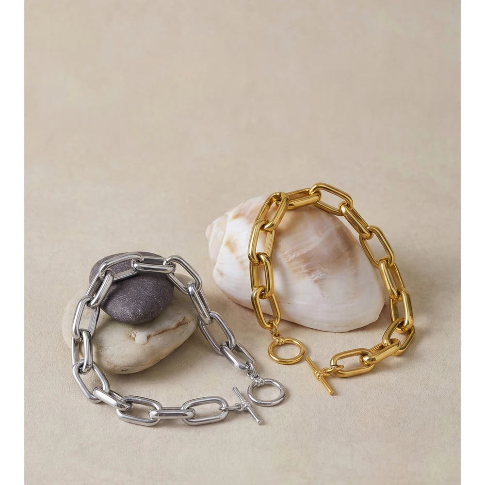 Sovict Sculpted Toggle Chain Bracelet