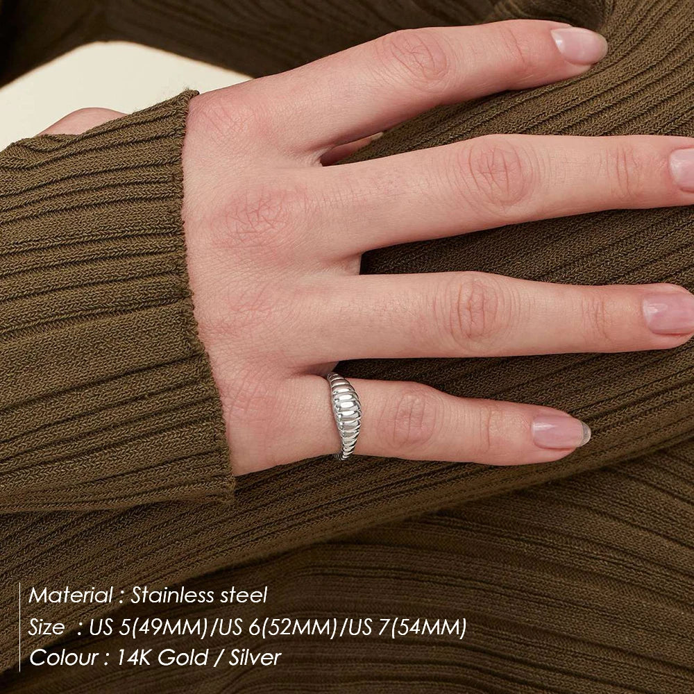 Sovict Croissant Tail Ring
