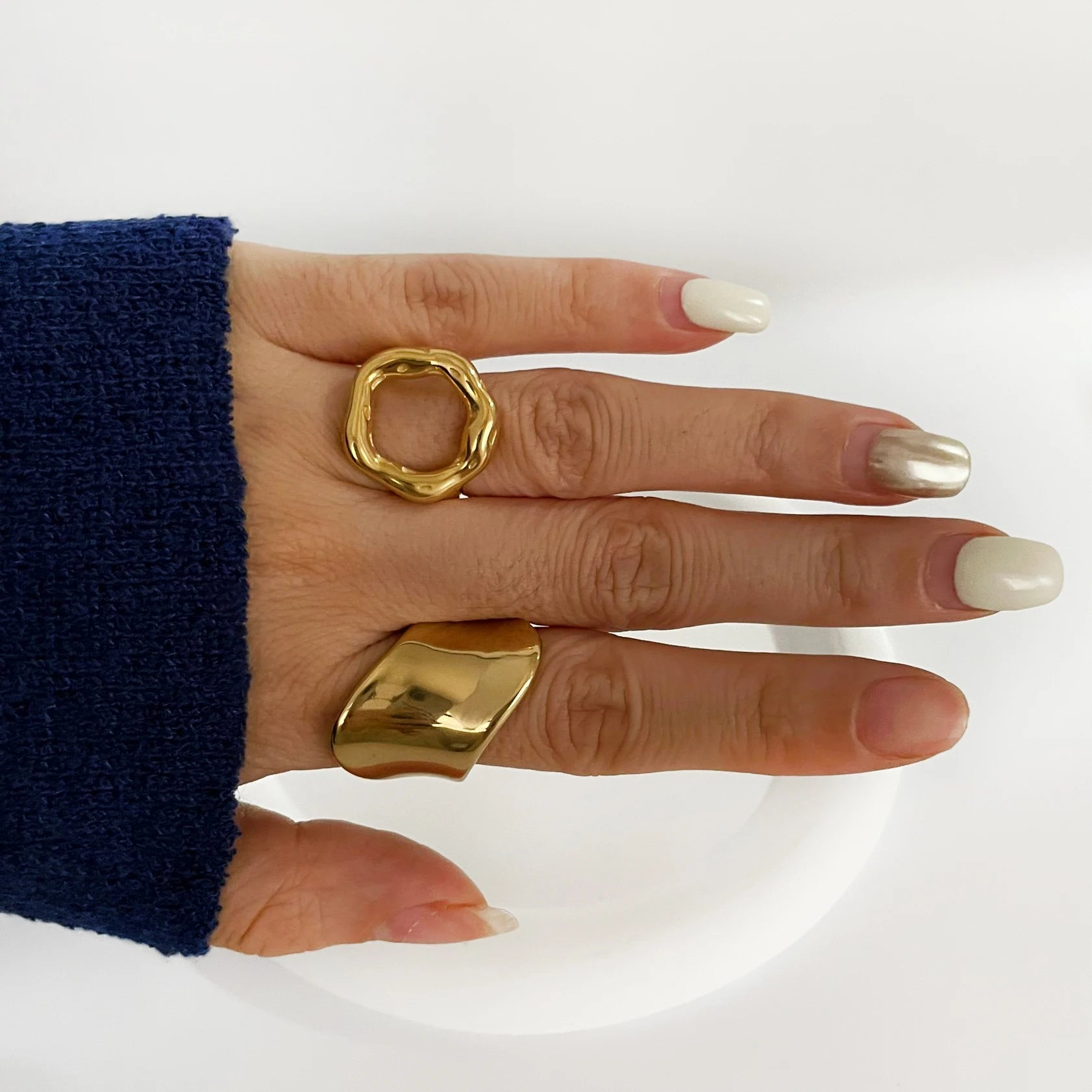 Sovict Sculpted Minimal Ring