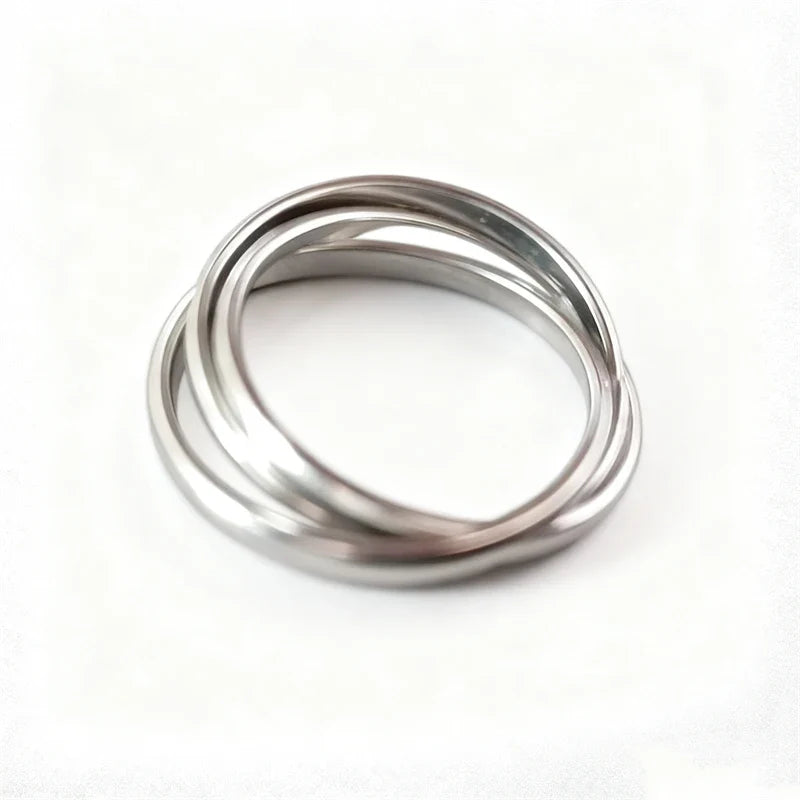 Elegant Triple Interlocking Ring – Stackable Three-Layer Statement Band for Women