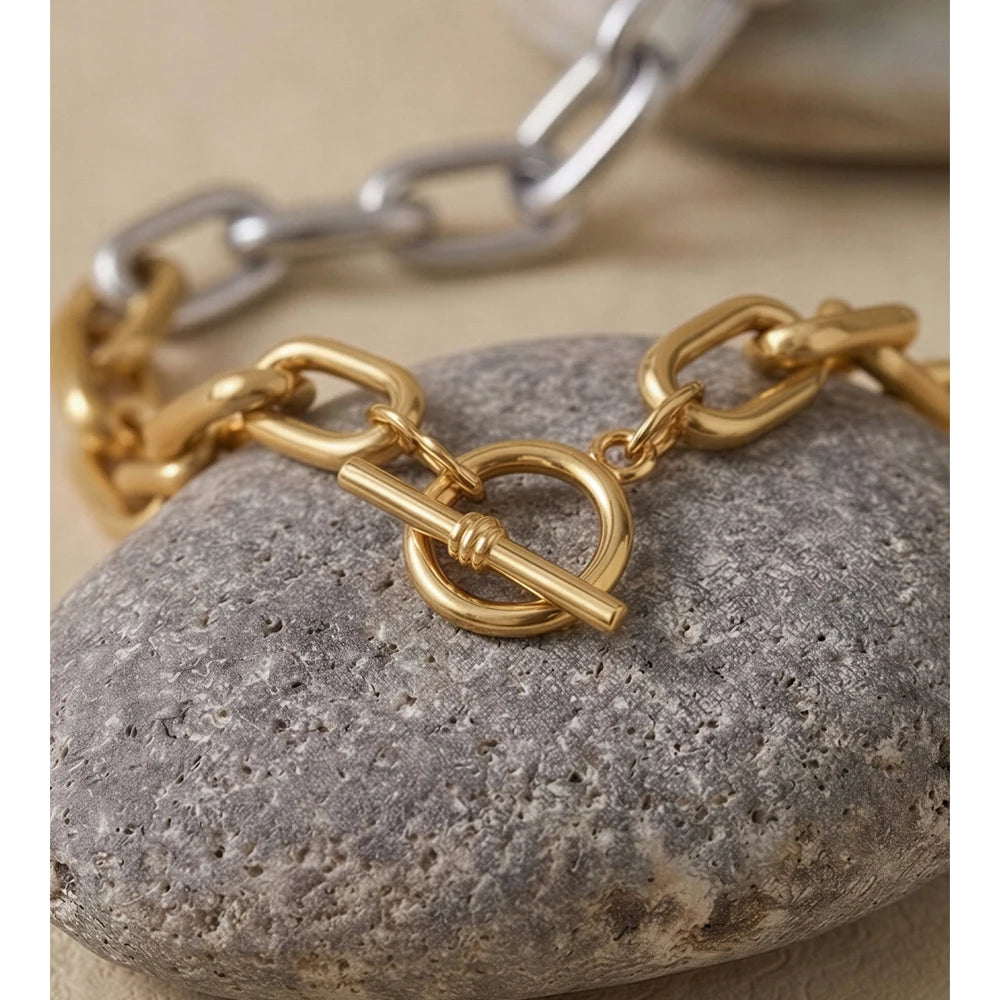 Sovict Sculpted Toggle Chain Bracelet