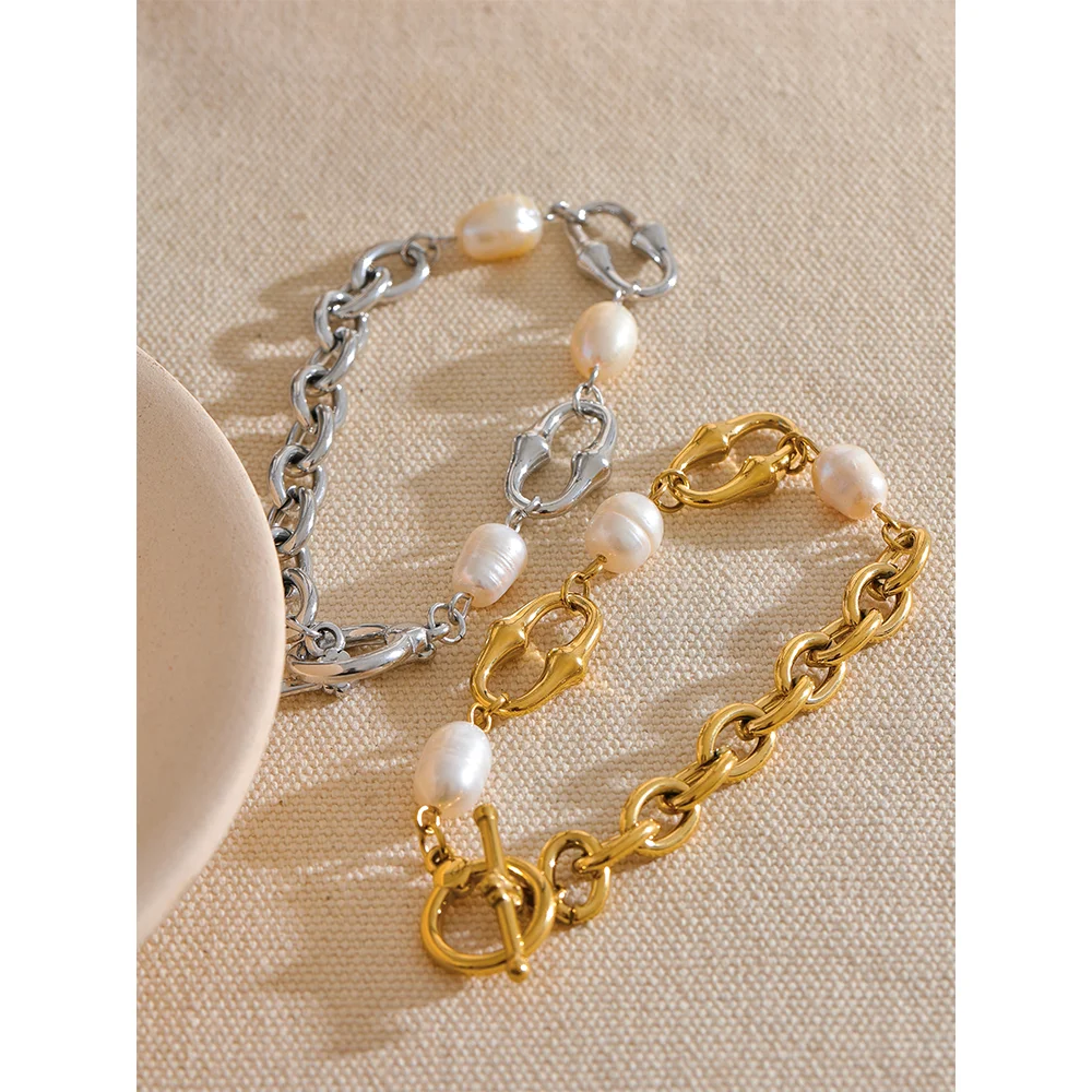 Sovict Pearl Link Toggle Bracelet
