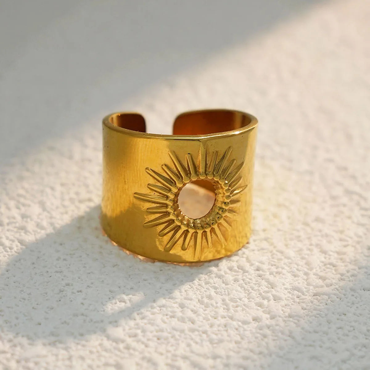 Sovict Hollow Sun Band Ring
