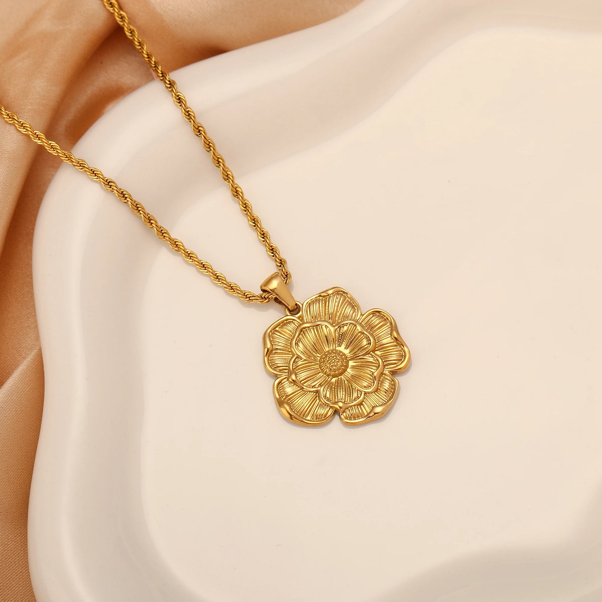 Sovict Coastal Charm Pendant Necklace