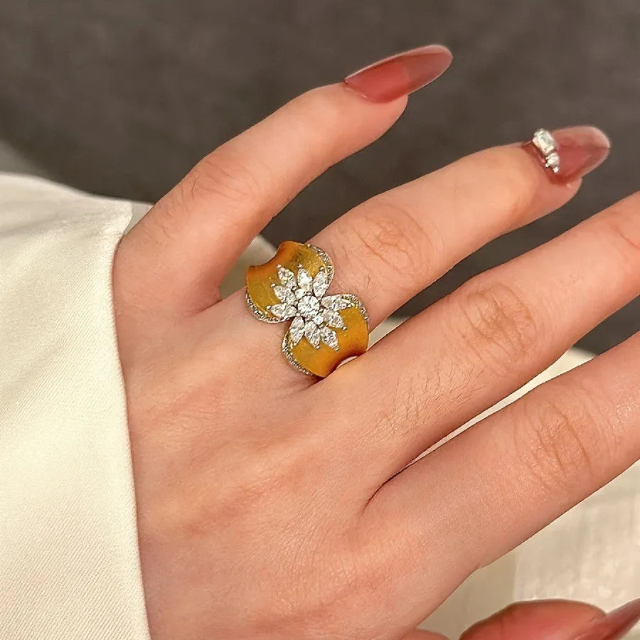 Sovict Hollow Sun Band Ring