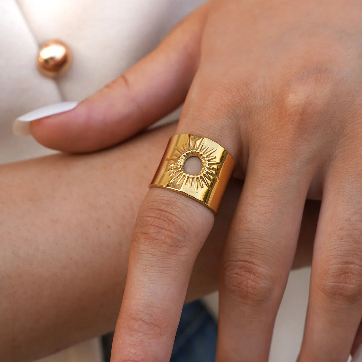 Sovict Hollow Sun Band Ring