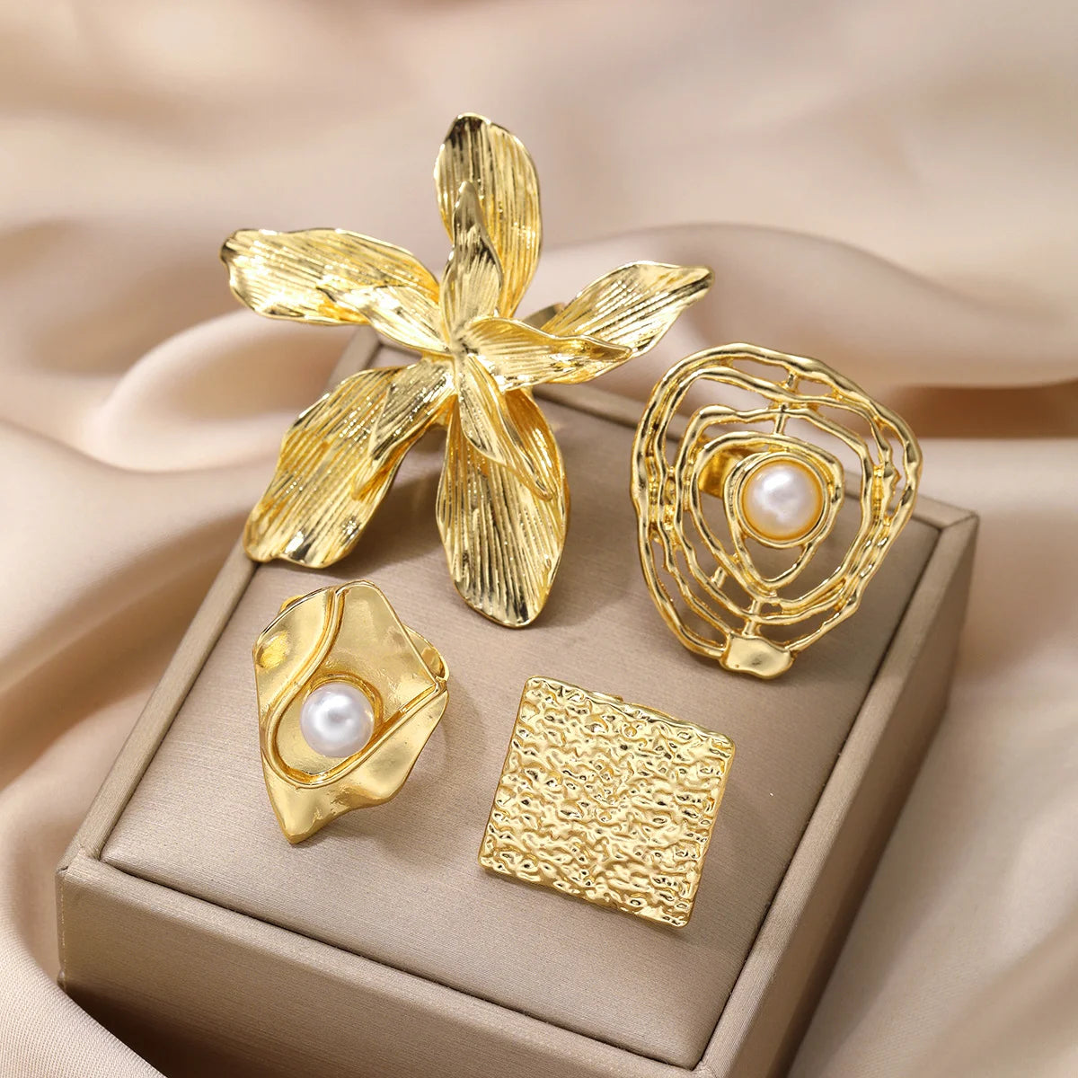 Sovict Sculpted Bloom Ring Set