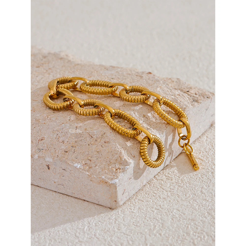 Sovict Oval Link Toggle Bracelet